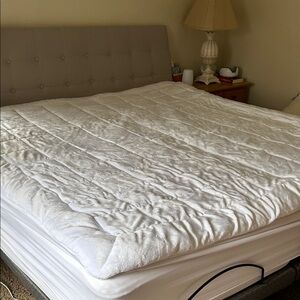 Madison Park Plush White Mattress Pad